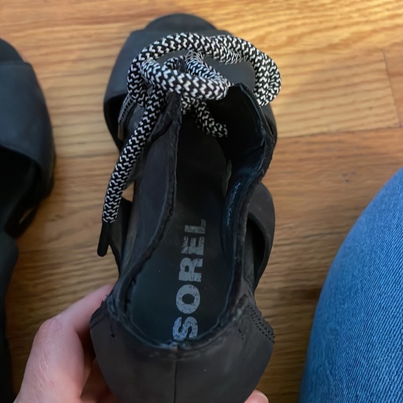 Gently used sorel sandals. Size 9 - Picture 6 of 6